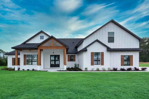 Photo of 1000 Silver Drive, Umatilla, FL 32784 (MLS # G5109980)