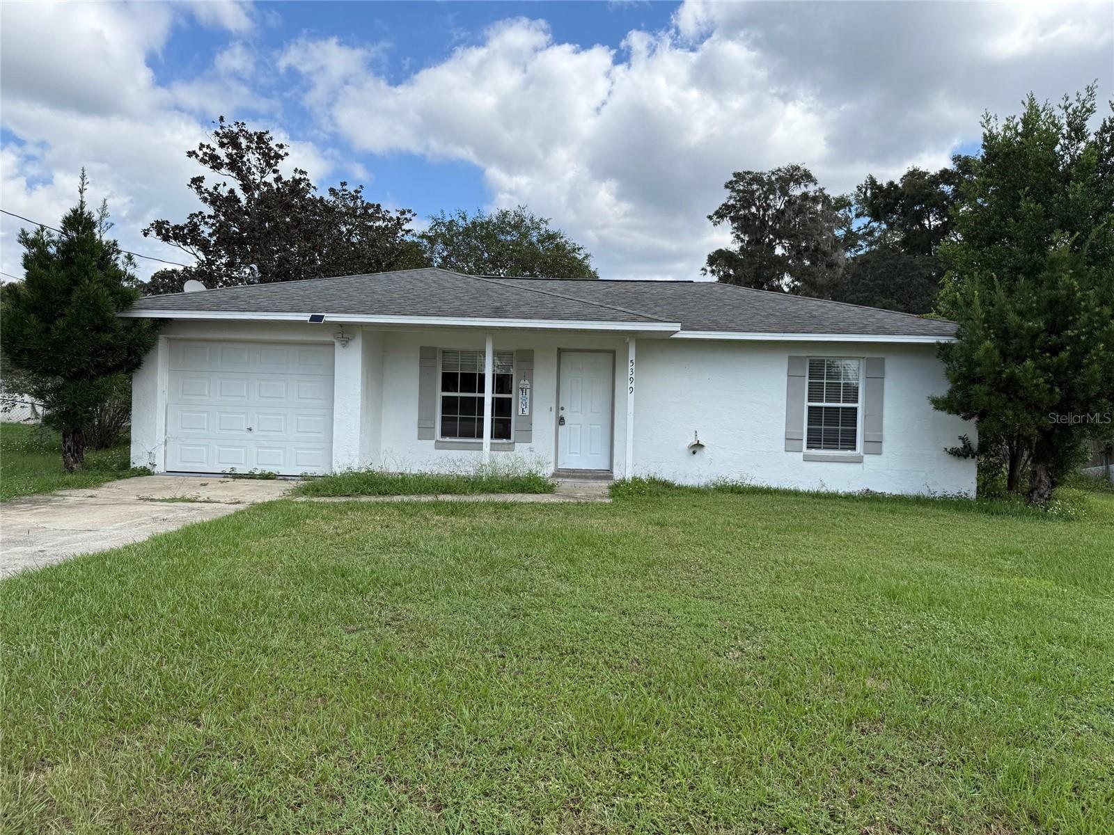 Lovely 2/1 bedroom in NE Ocala.  Easy access to downtown and HWY 326 and I-75.  Home has enclosed backyard.  Home is available upon successful