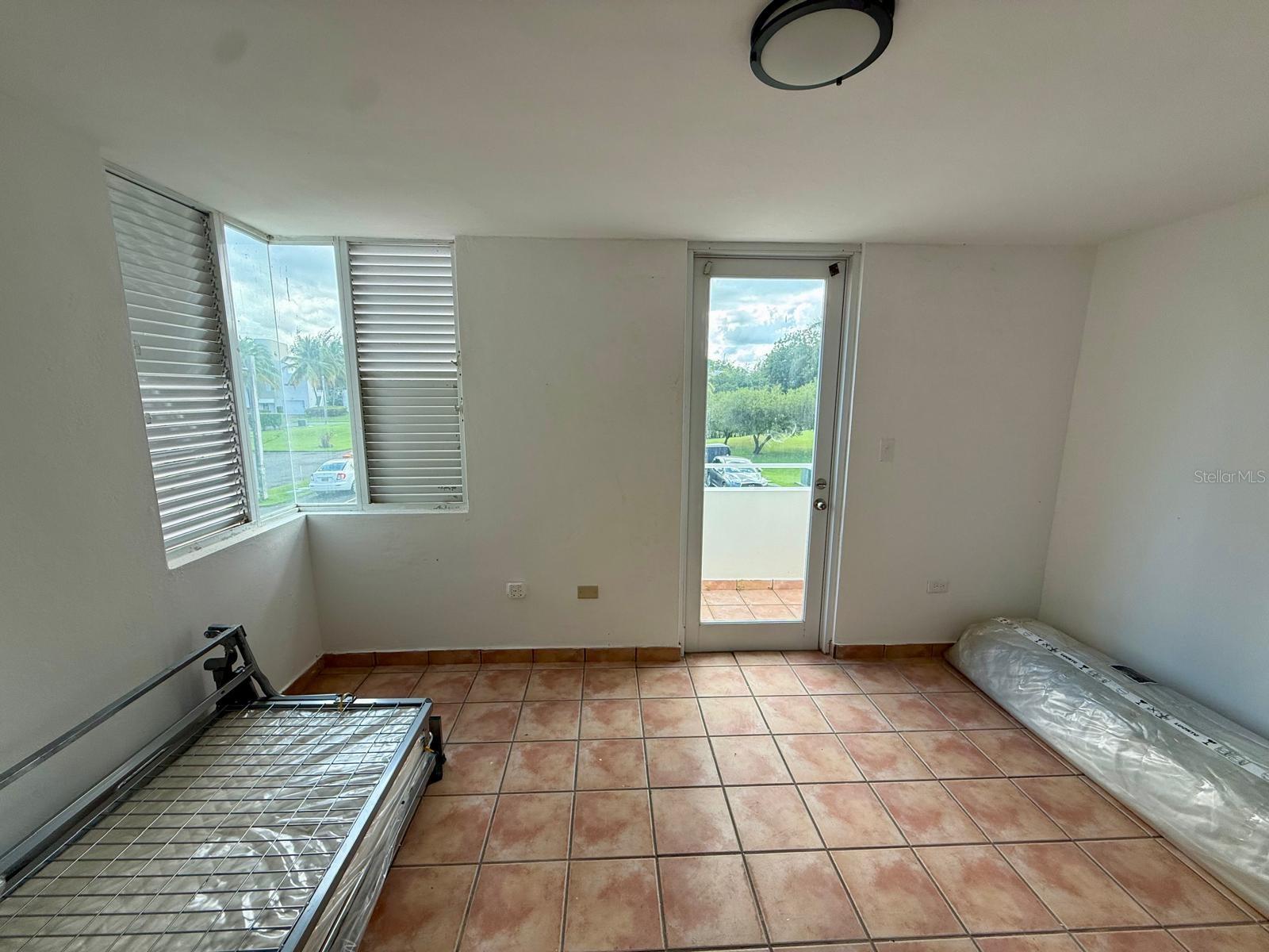 VILLAS DE GOLF WEST - Residential