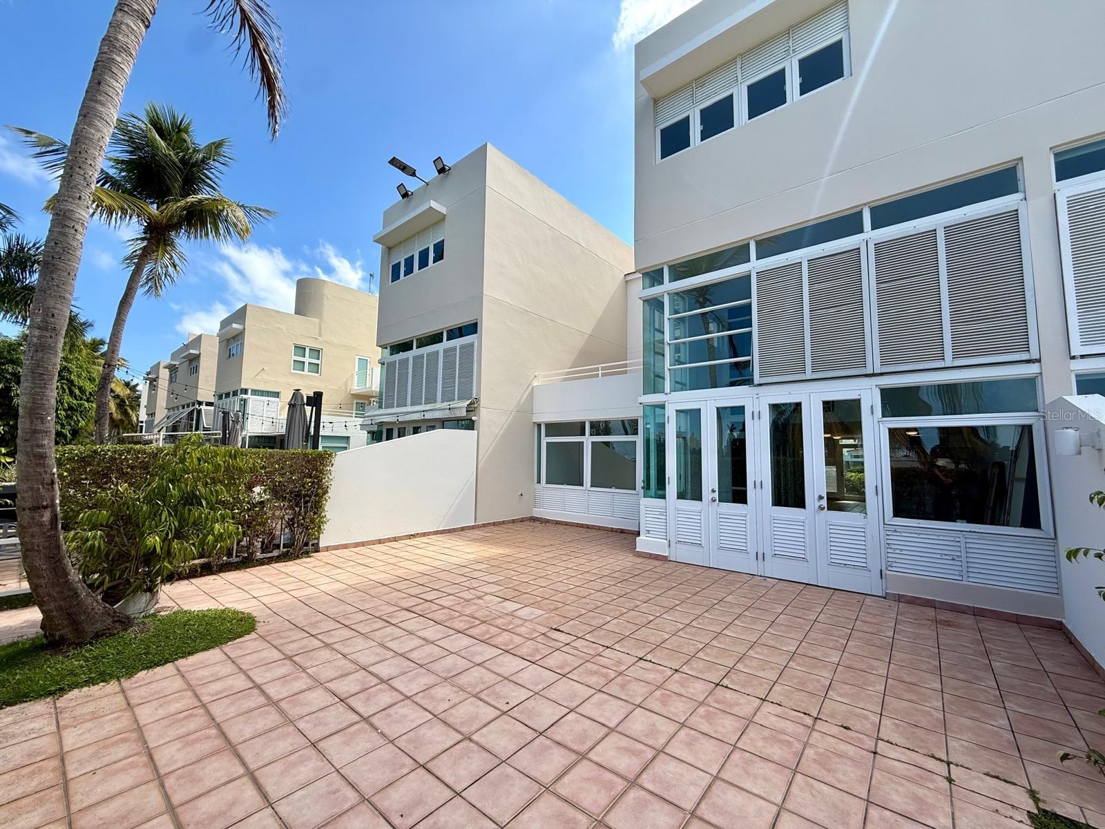 VILLAS DE GOLF WEST - Residential