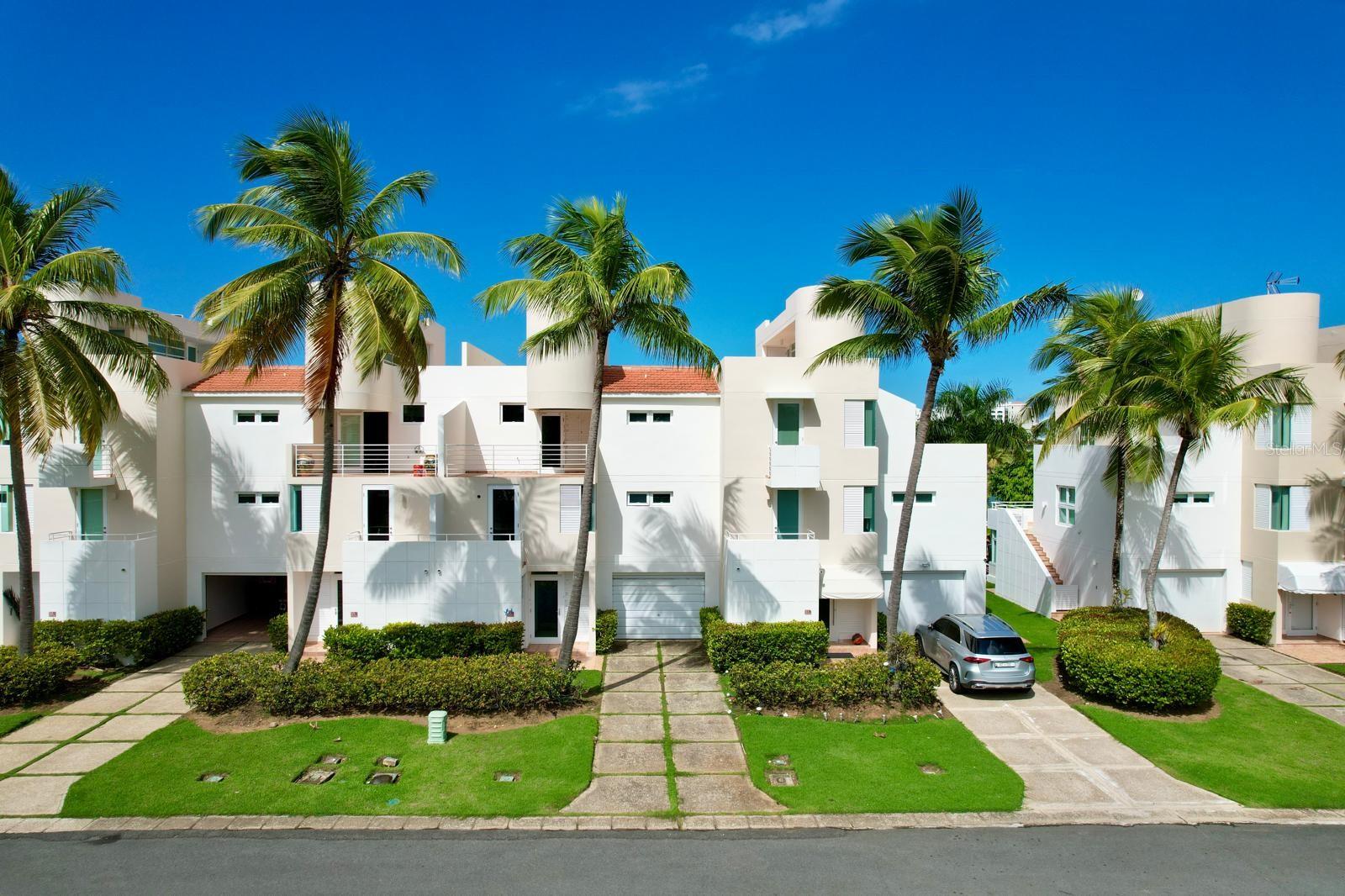 VILLAS DE GOLF WEST - Residential