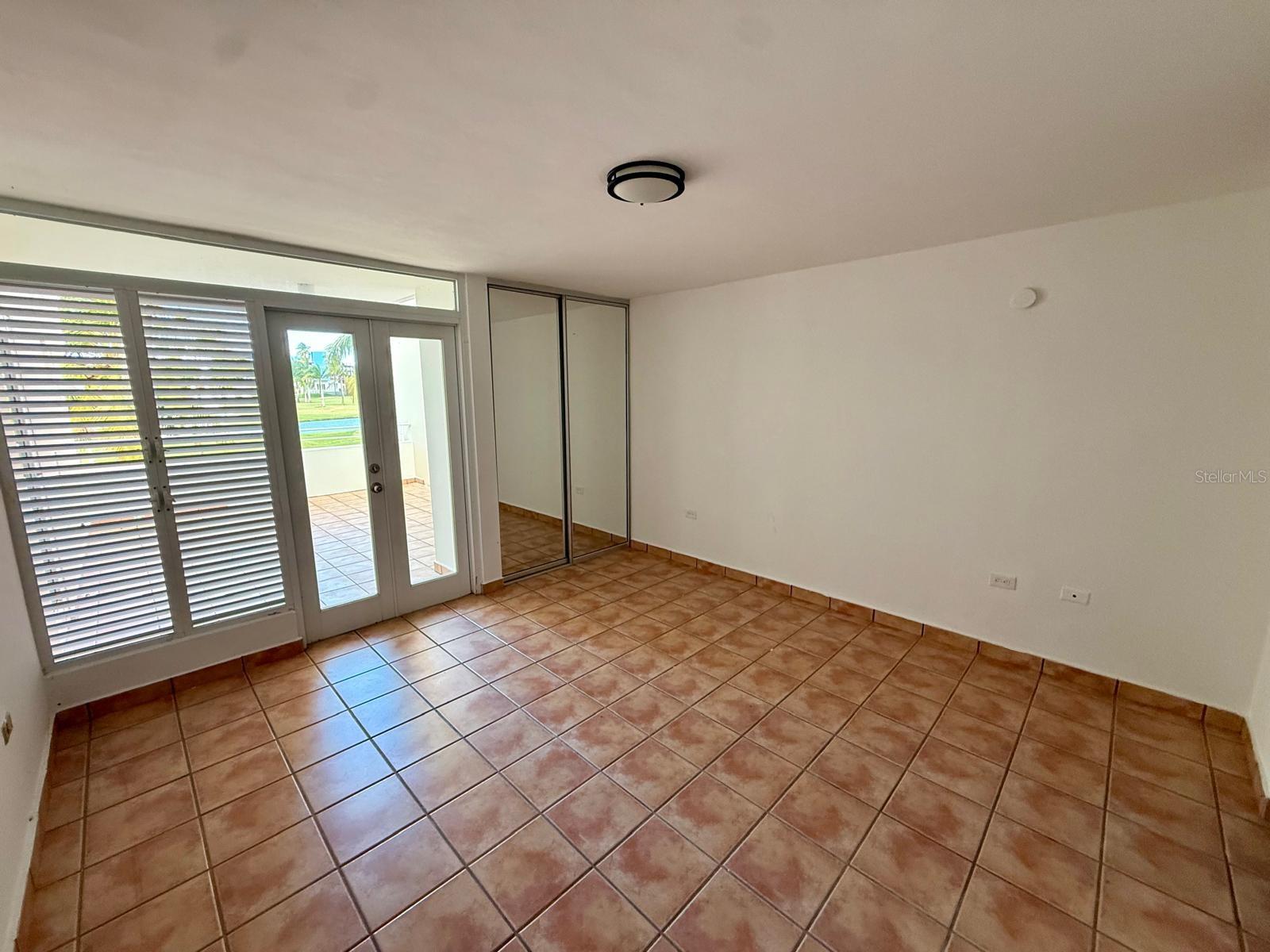 VILLAS DE GOLF WEST - Residential