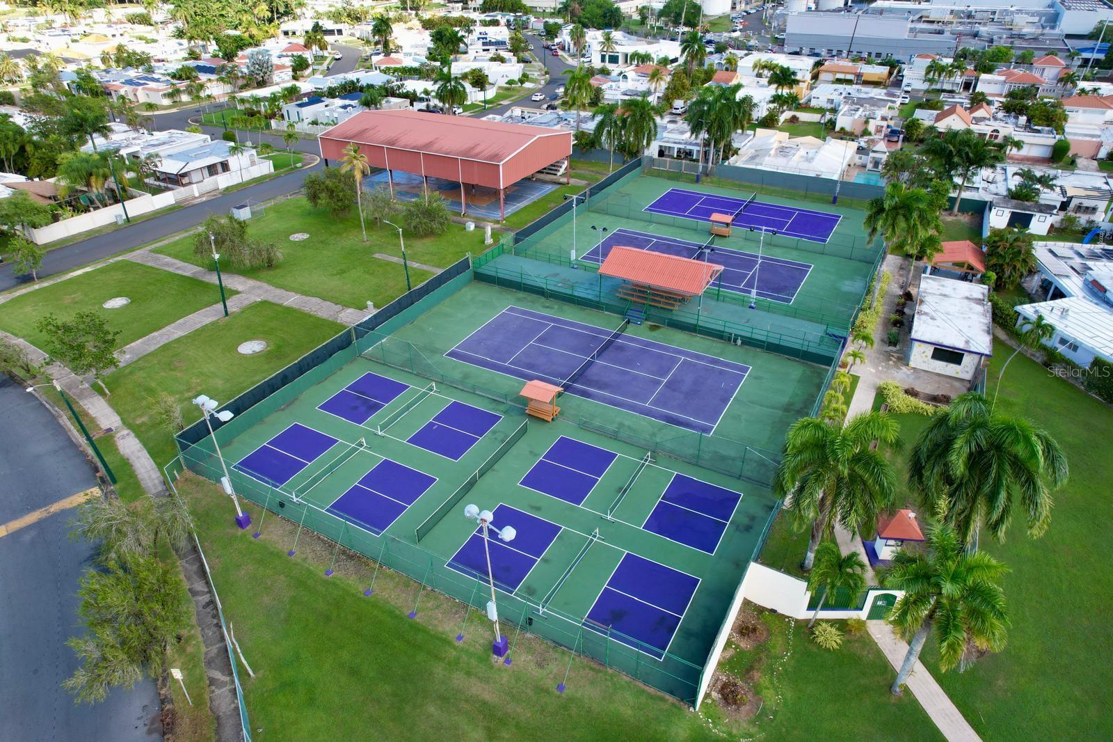 VILLAS DE GOLF WEST - Residential