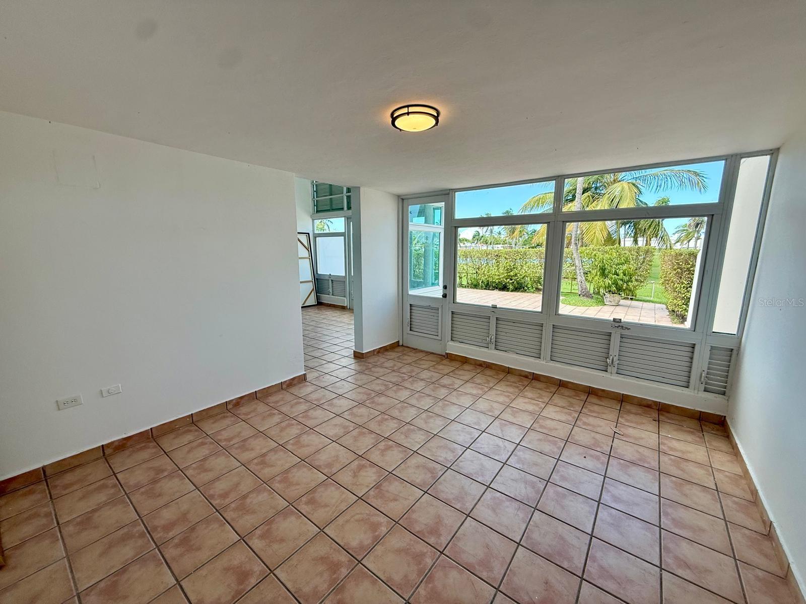 VILLAS DE GOLF WEST - Residential