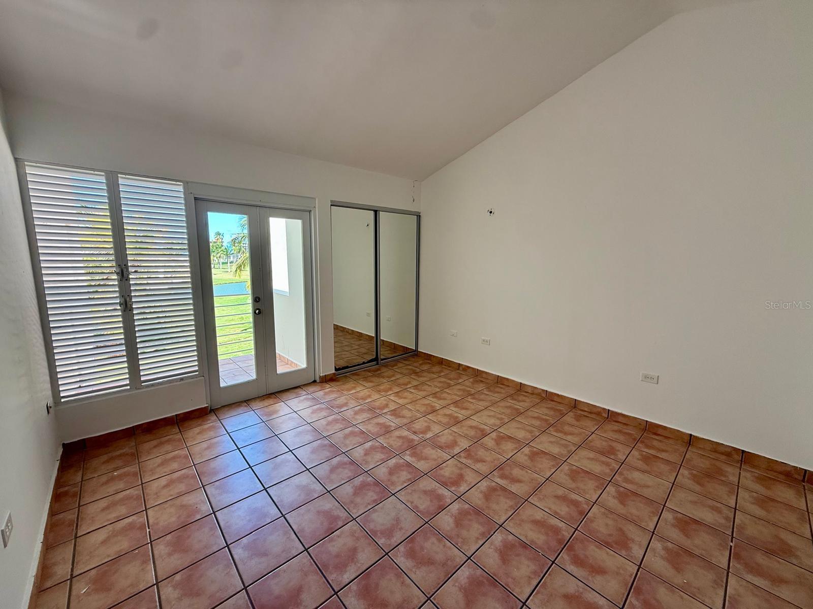 VILLAS DE GOLF WEST - Residential