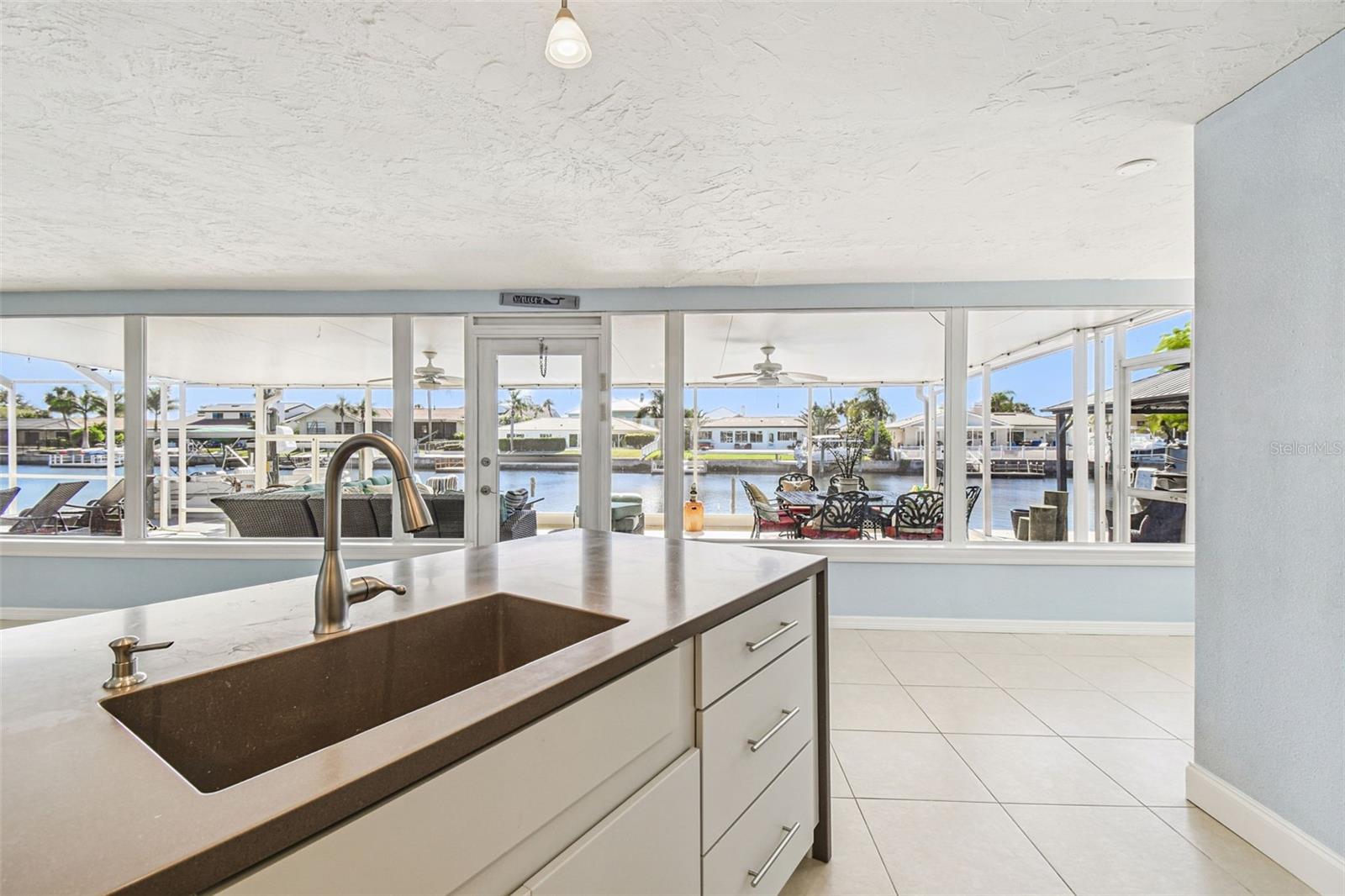 FLOR A MAR - Residential Lease