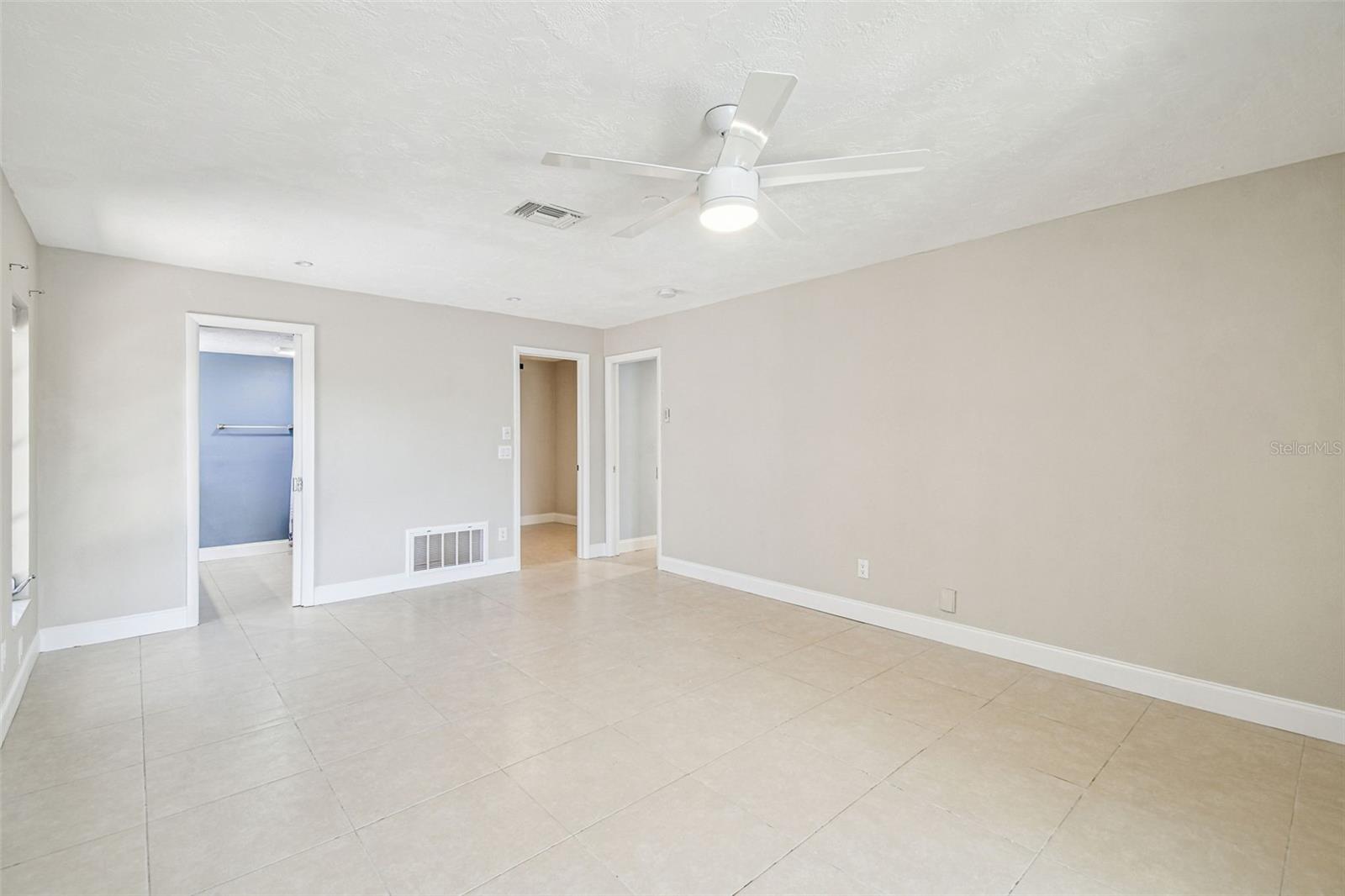 FLOR A MAR - Residential Lease