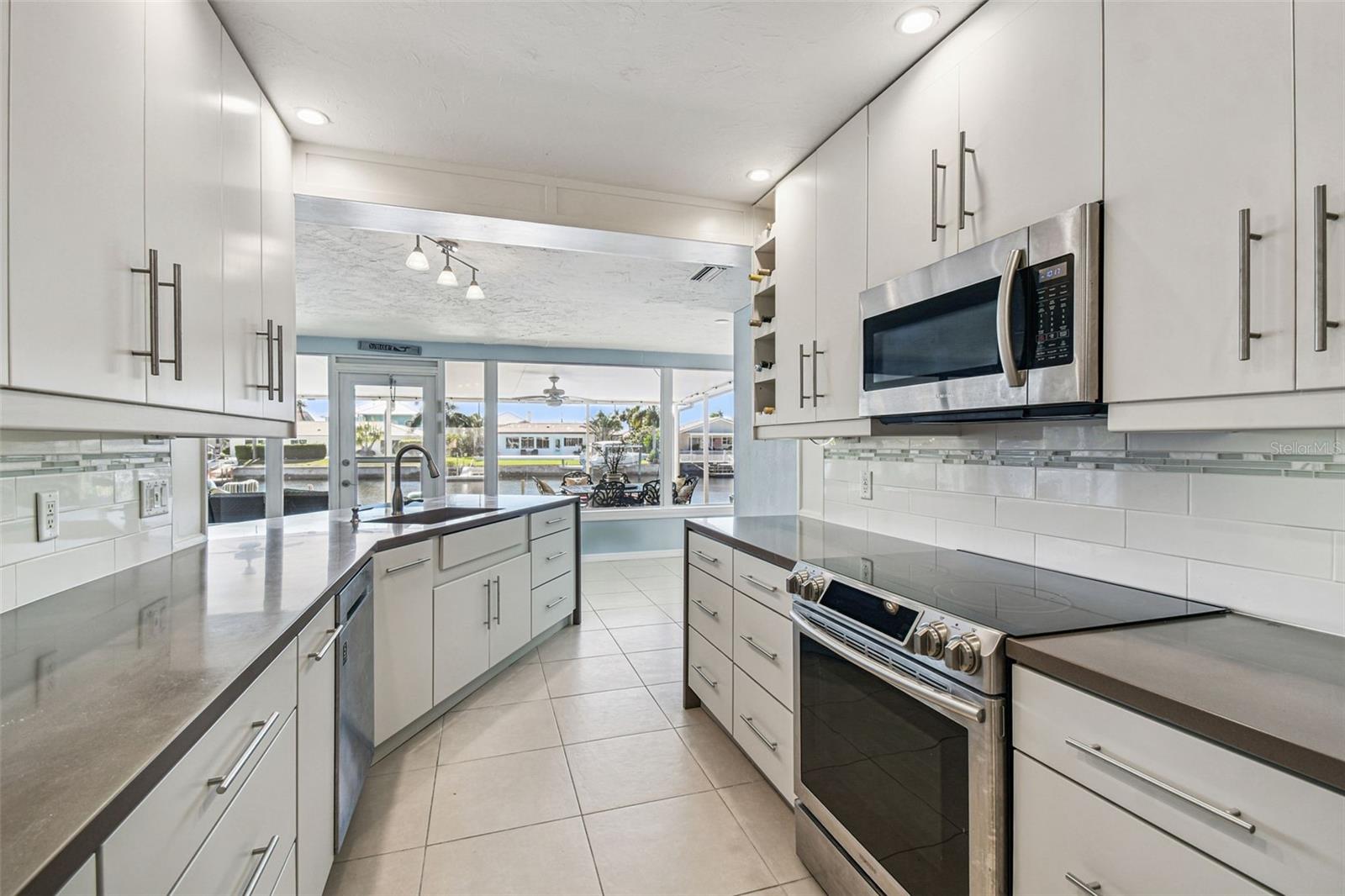 FLOR A MAR - Residential Lease