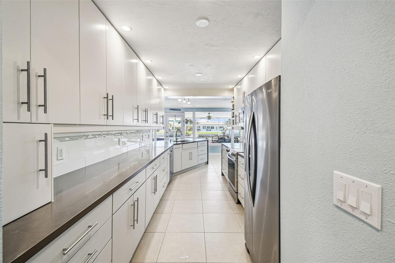 FLOR A MAR - Residential Lease