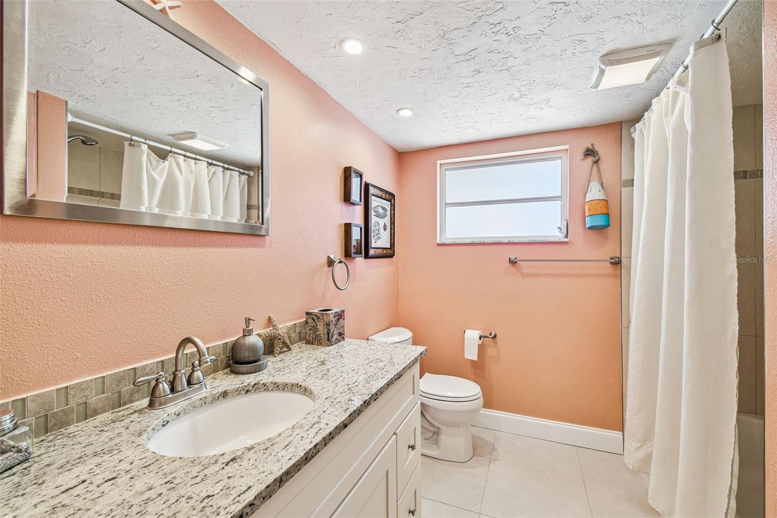 FLOR A MAR - Residential Lease