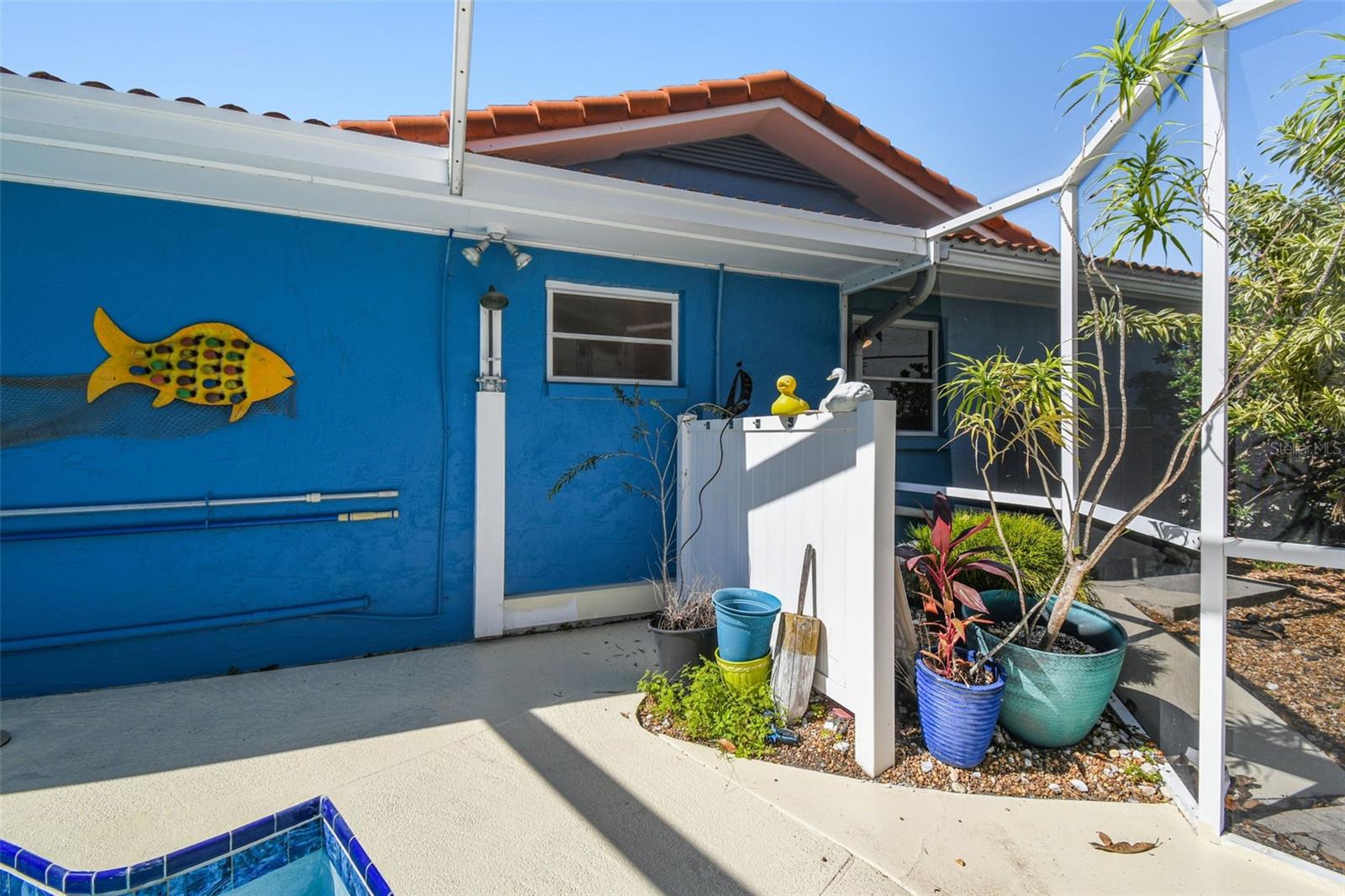 FLOR A MAR - Residential Lease