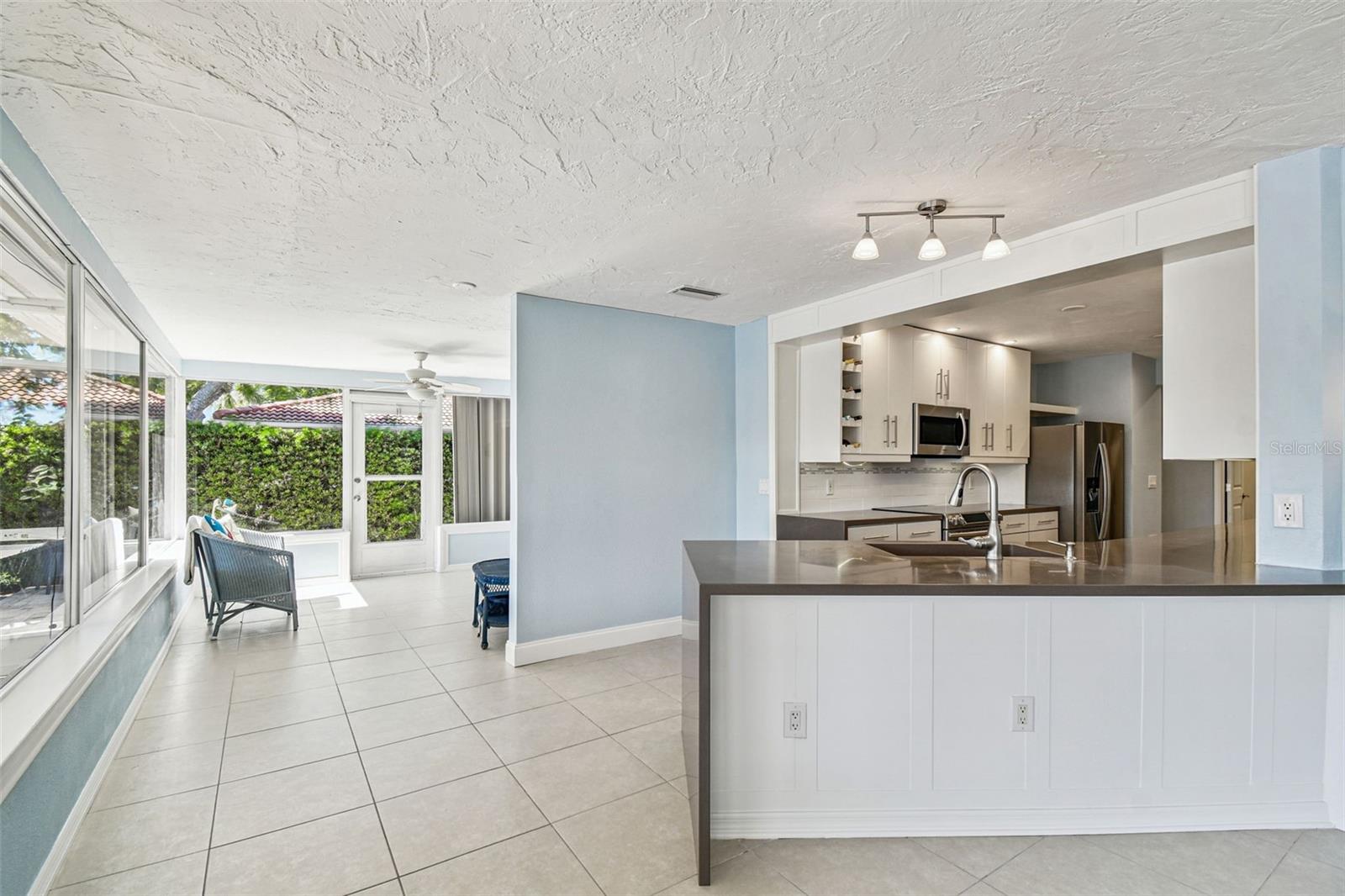 FLOR A MAR - Residential Lease