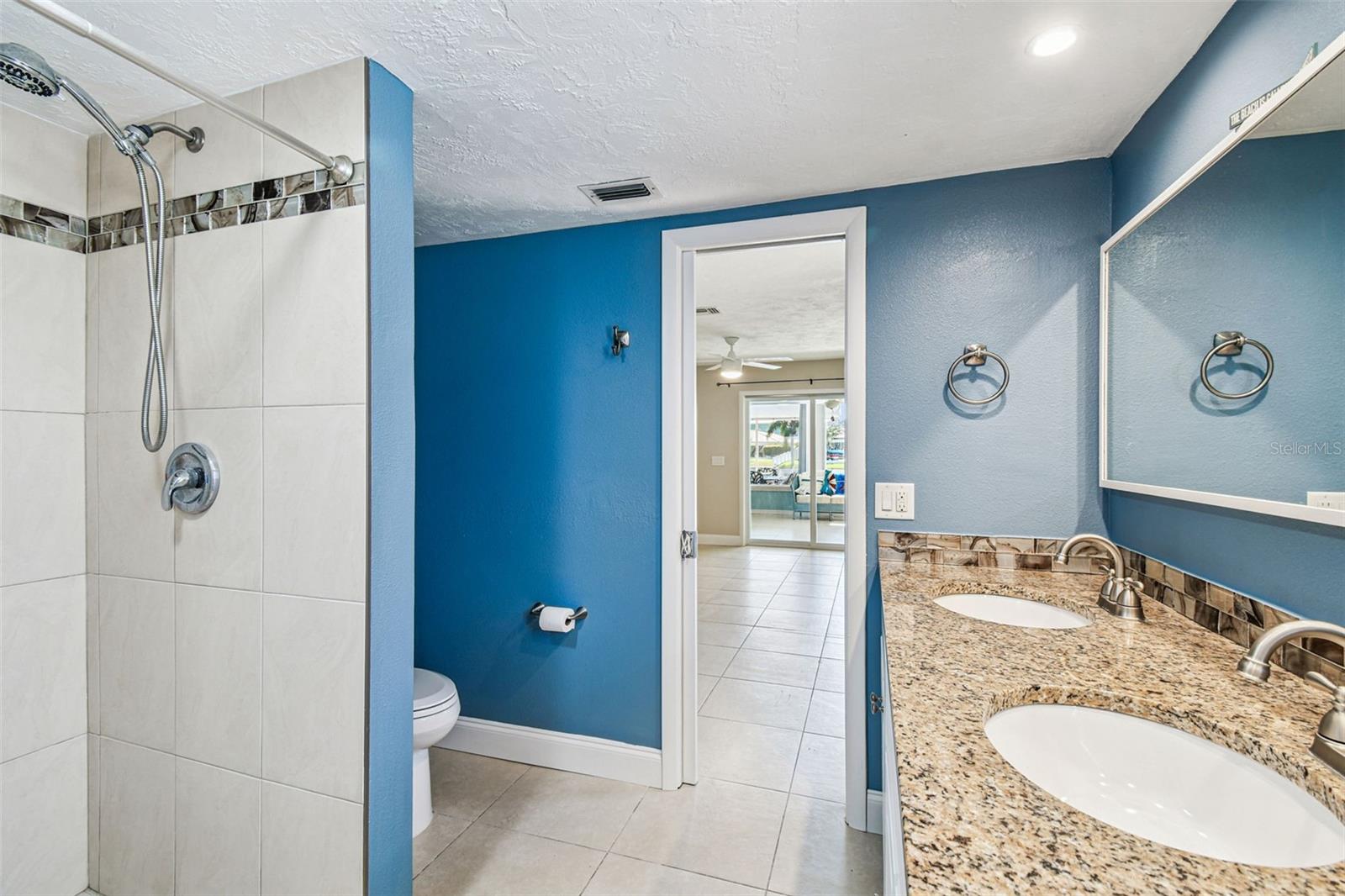 FLOR A MAR - Residential Lease