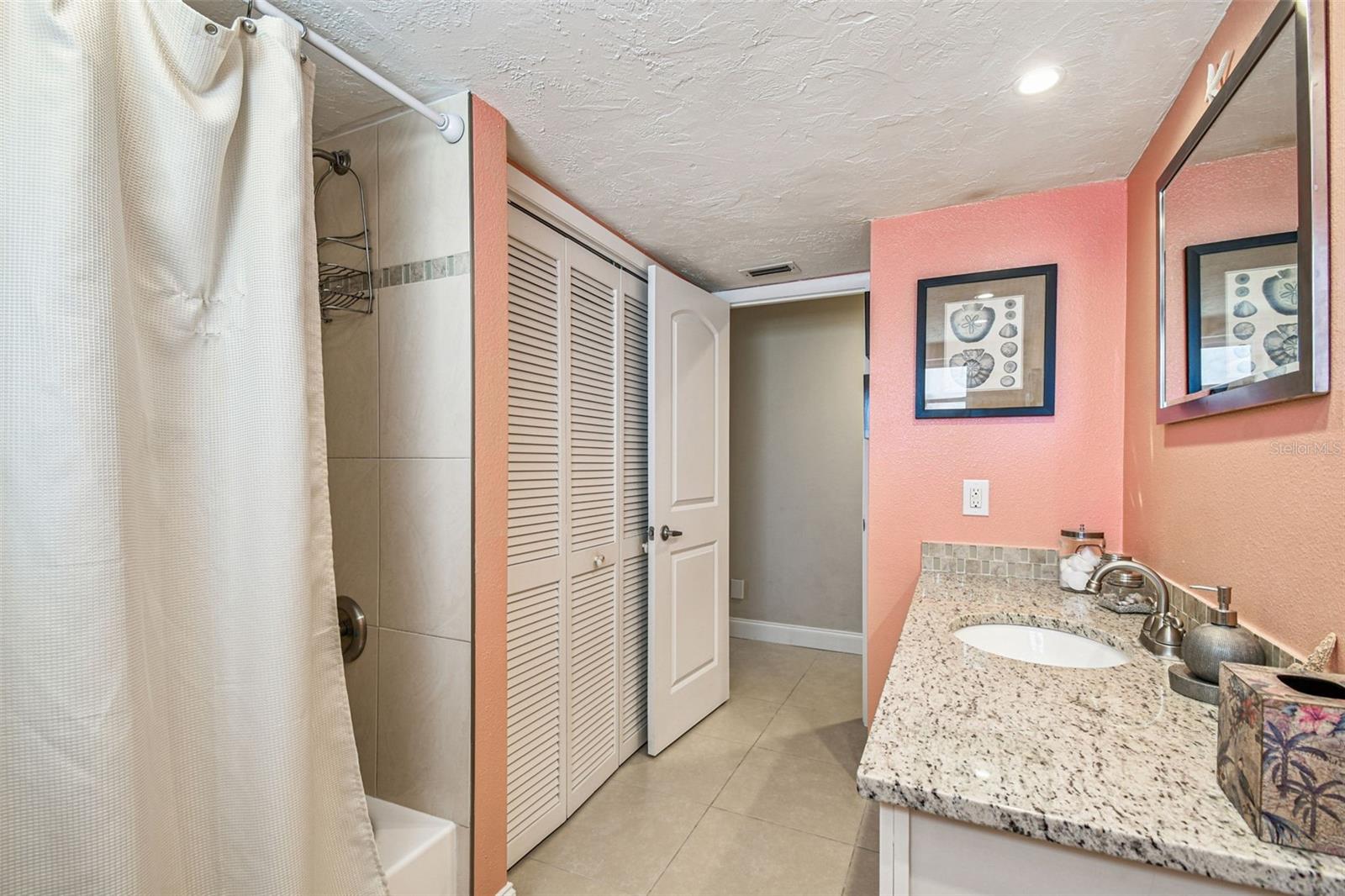 FLOR A MAR - Residential Lease