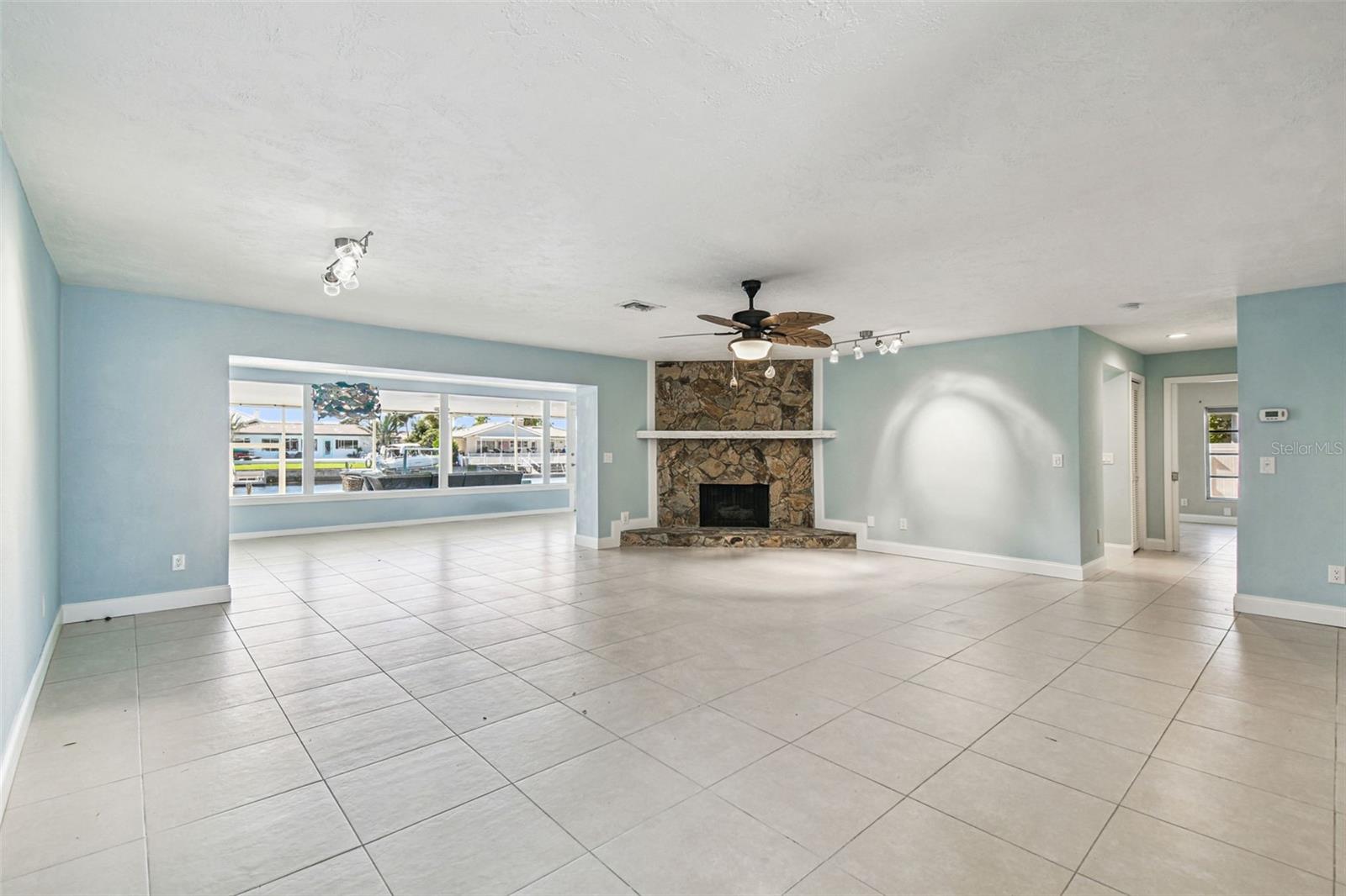 FLOR A MAR - Residential Lease