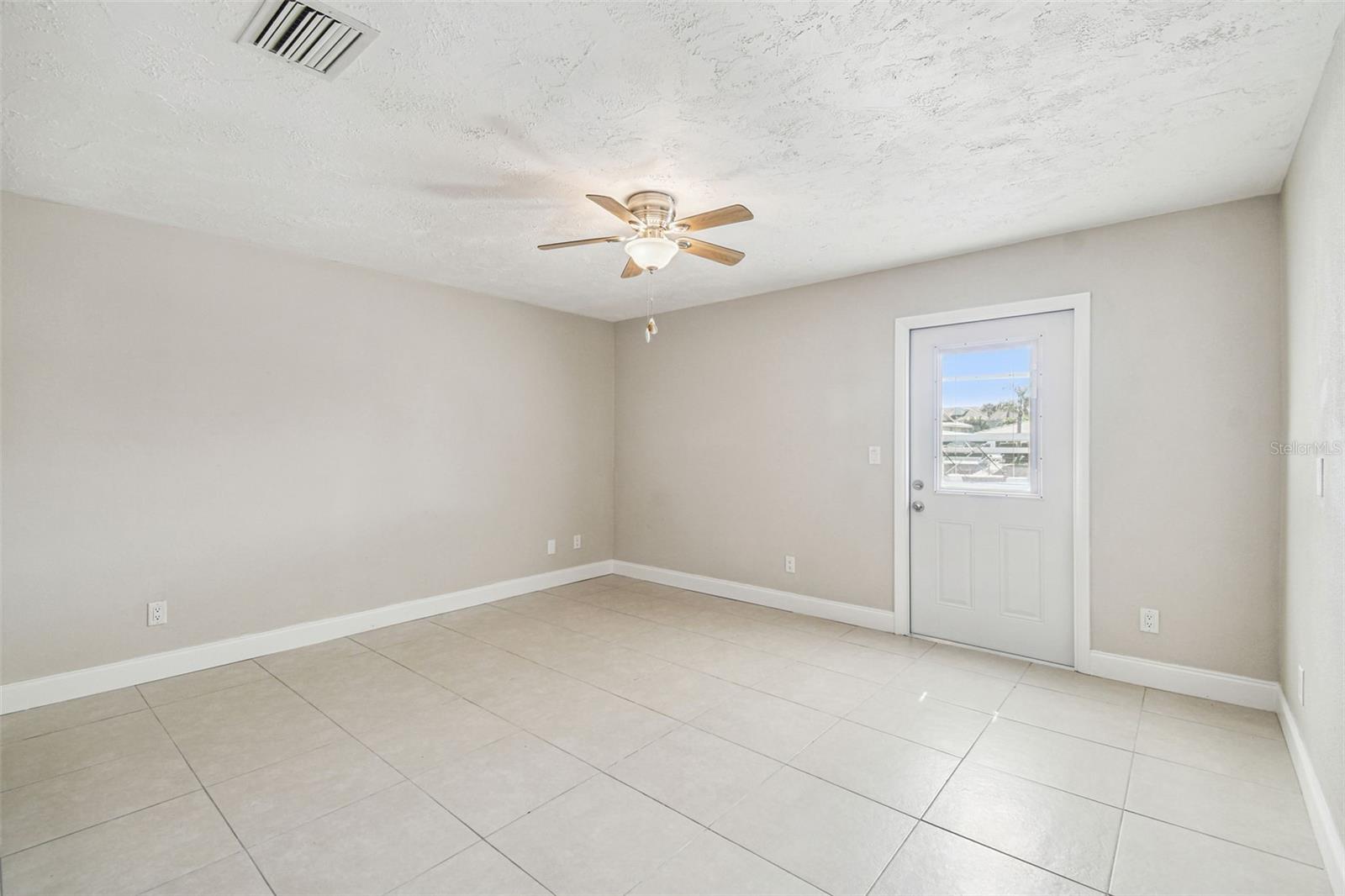 FLOR A MAR - Residential Lease