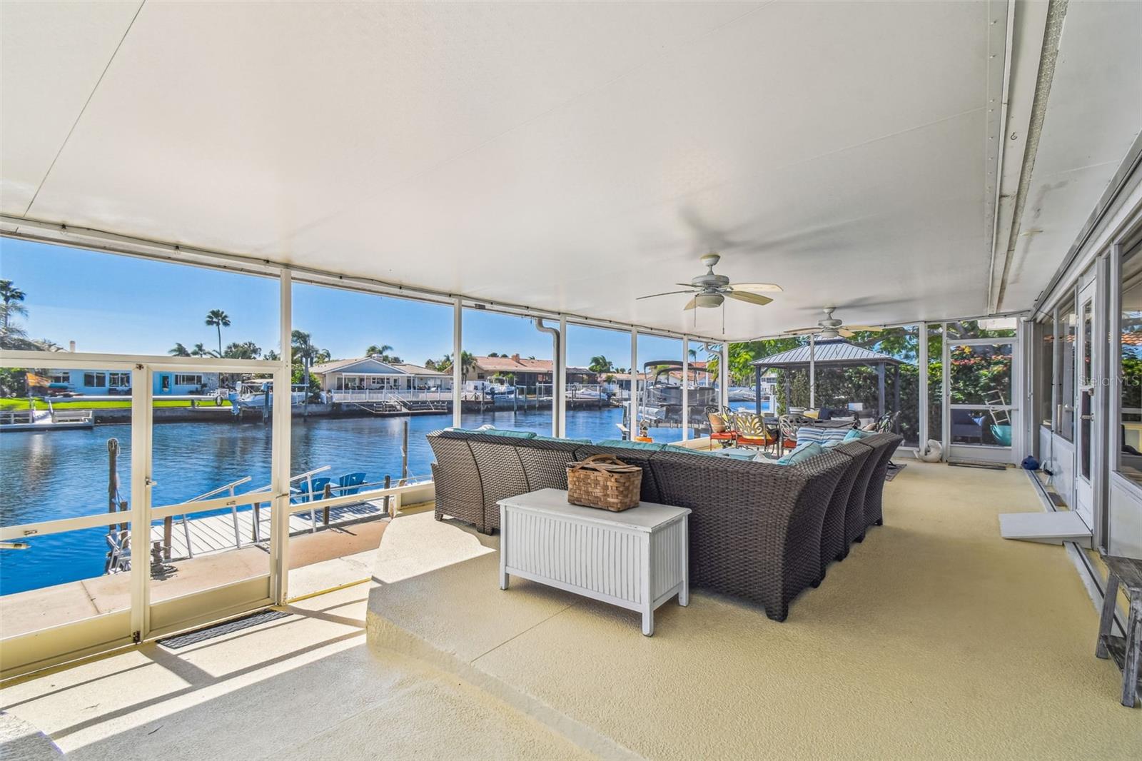 FLOR A MAR - Residential Lease