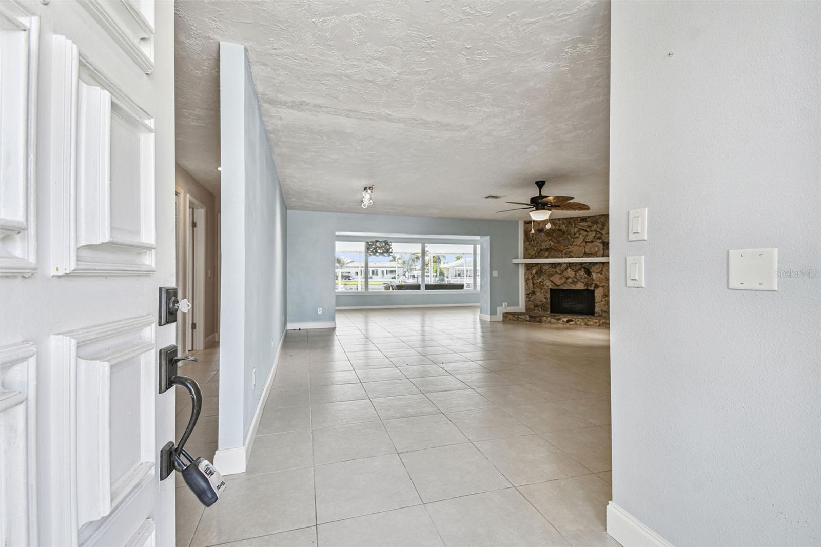 FLOR A MAR - Residential Lease