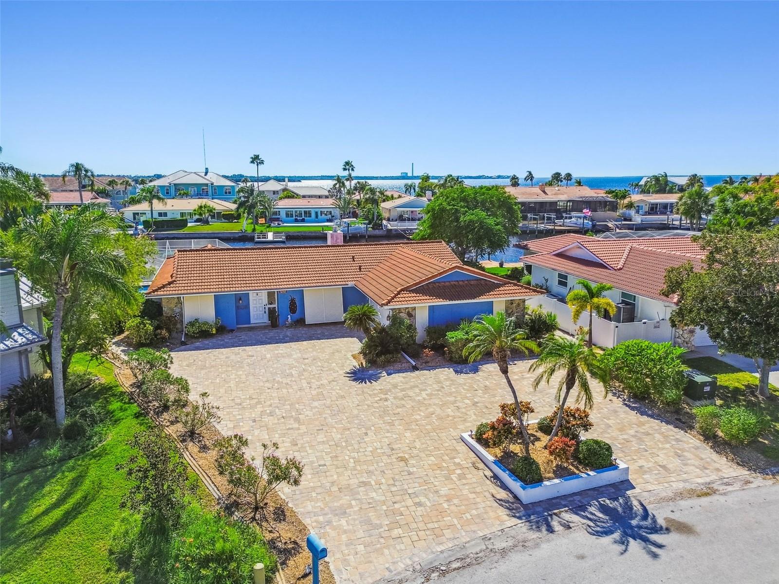 FLOR A MAR - Residential Lease