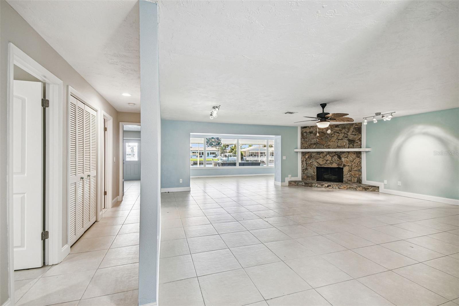 FLOR A MAR - Residential Lease