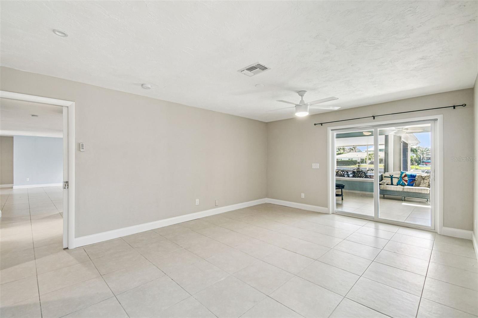 FLOR A MAR - Residential Lease