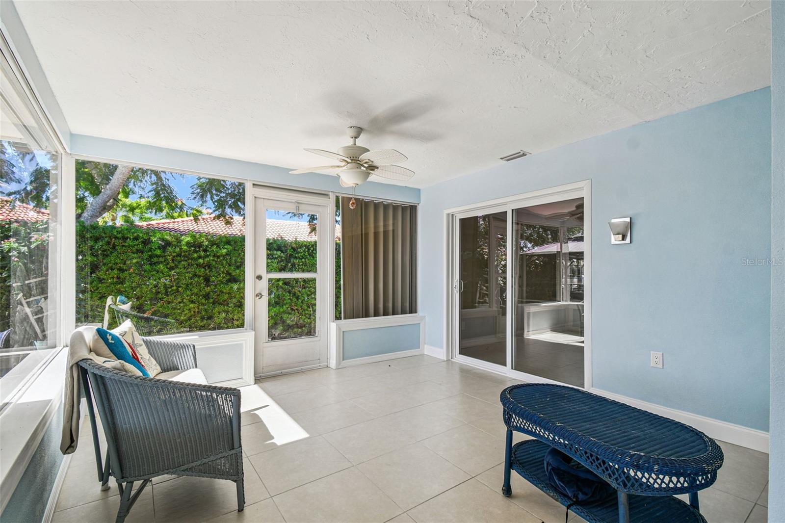 FLOR A MAR - Residential Lease