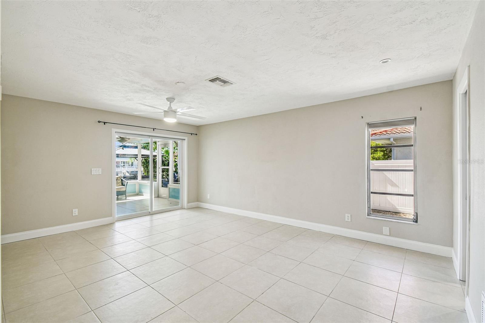 FLOR A MAR - Residential Lease