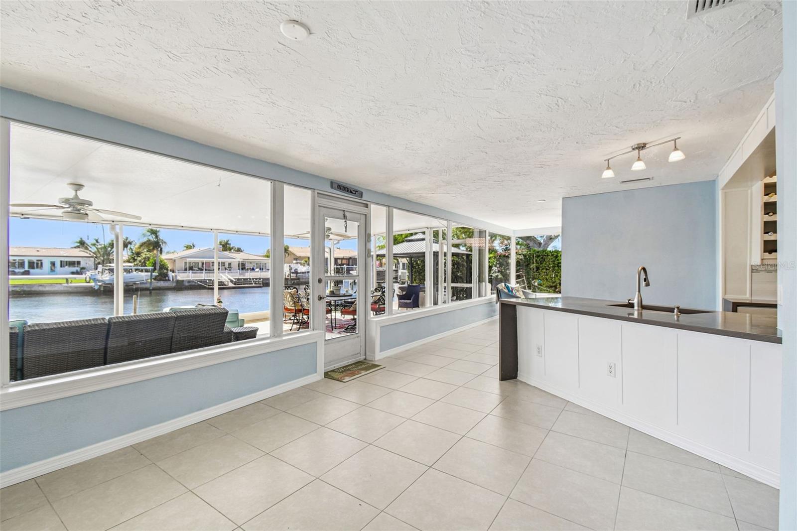 FLOR A MAR - Residential Lease