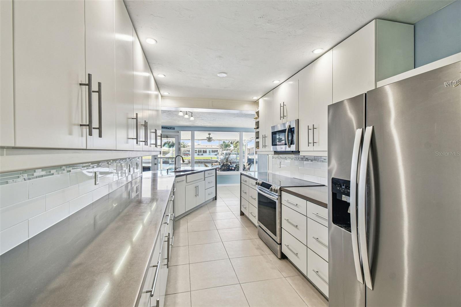 FLOR A MAR - Residential Lease