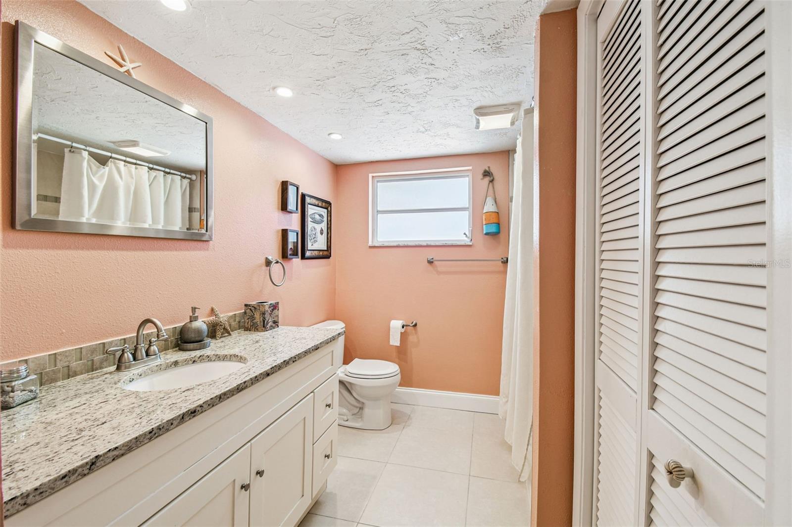 FLOR A MAR - Residential Lease