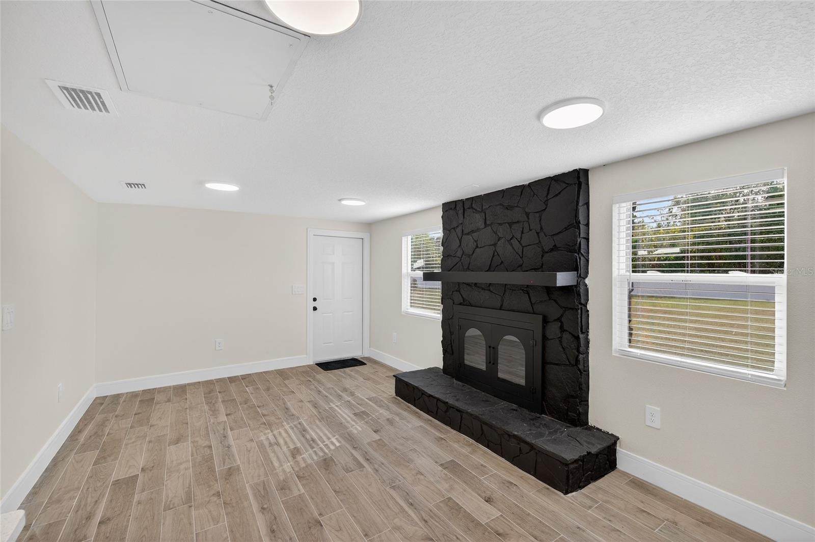 TROJAN TOWN - Residential