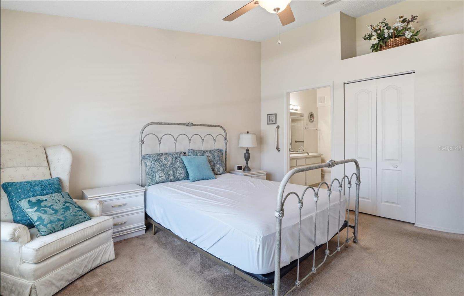 ON TOP OF THE WORLD - Residential