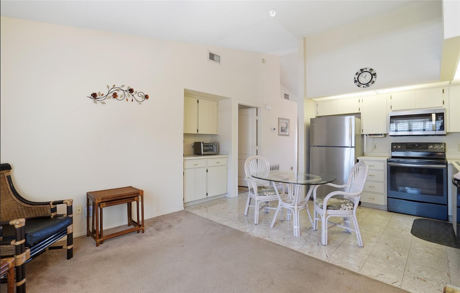 ON TOP OF THE WORLD - Residential