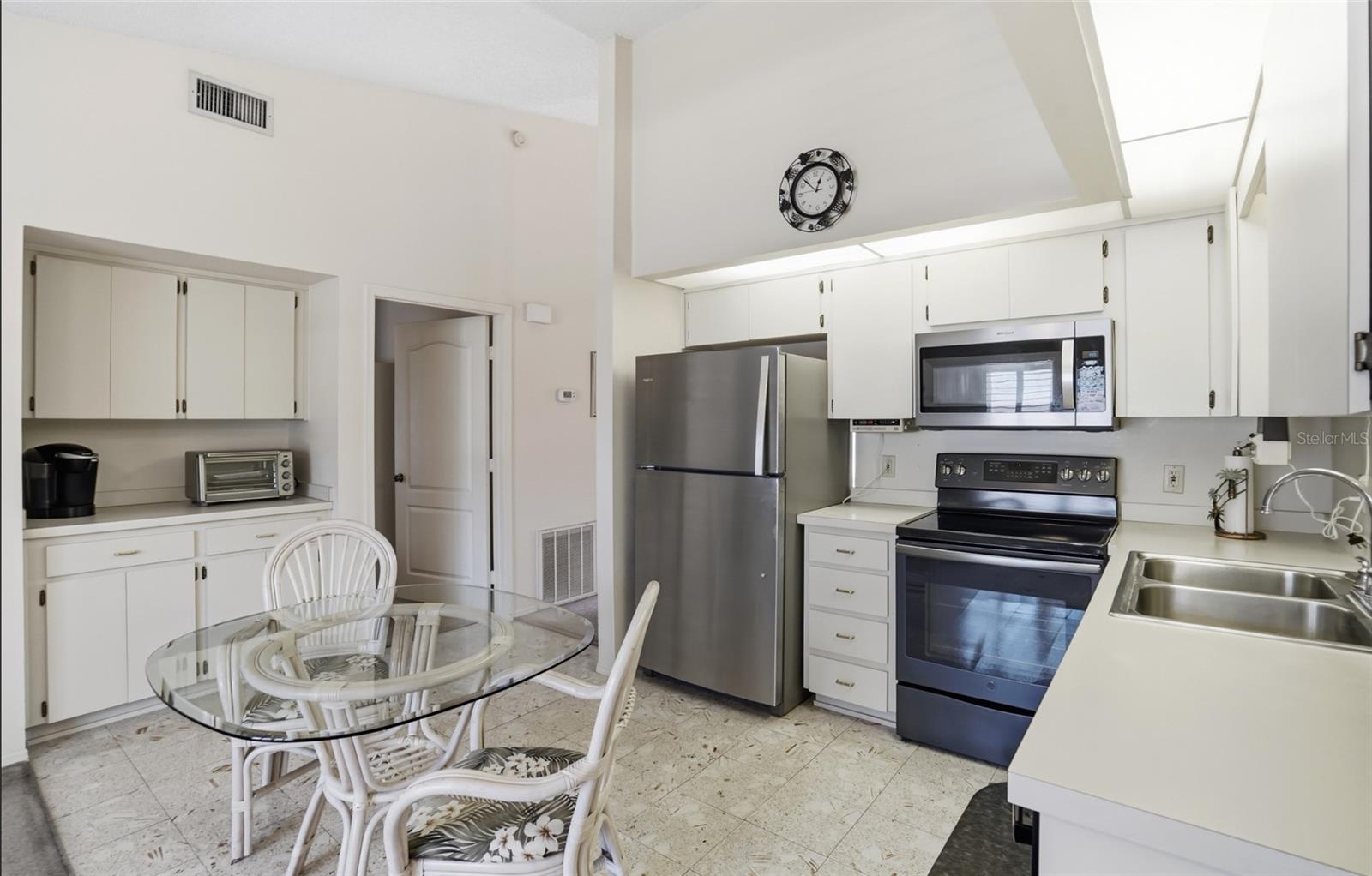 ON TOP OF THE WORLD - Residential