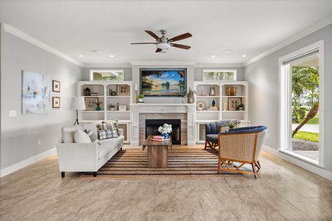 Tiny photo for 2945 Lakeshore Drive, Mount Dora, FL 32757 (MLS # G5099261)