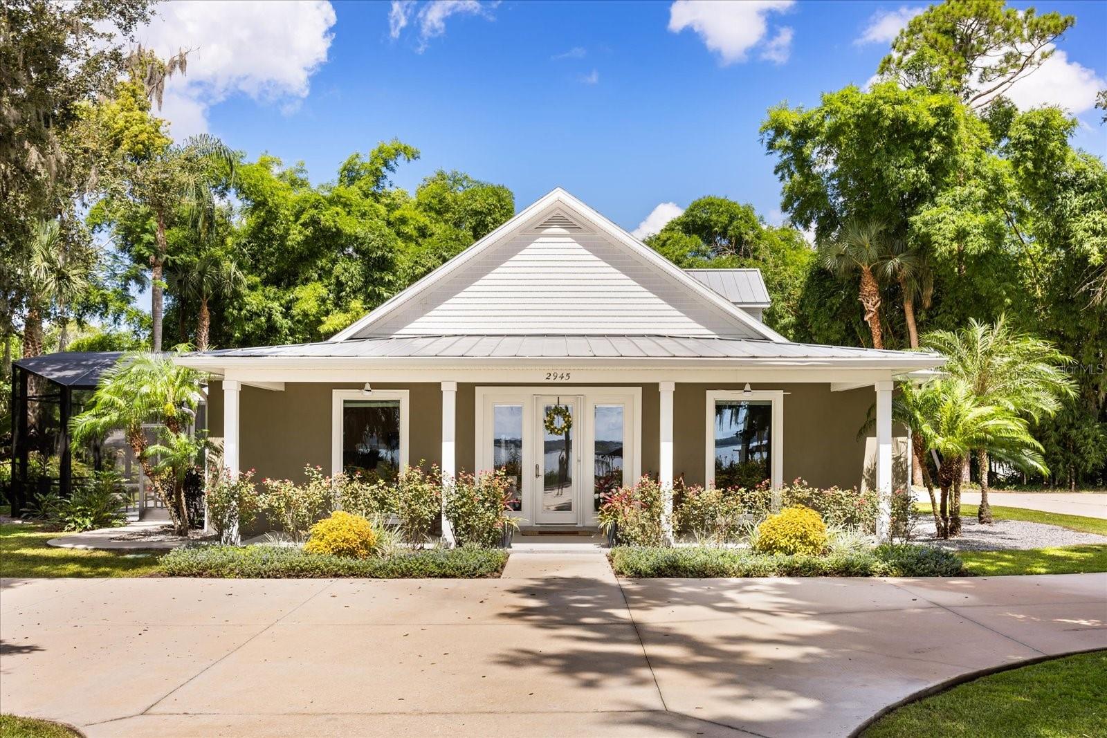 2945 LAKESHORE DRIVE