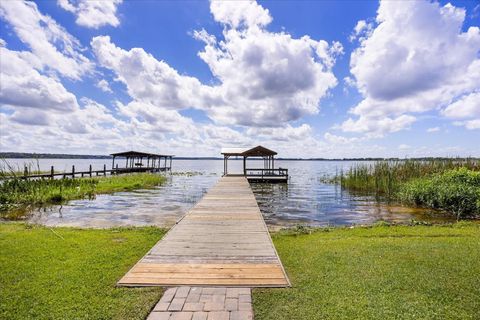 Tiny photo for 2945 Lakeshore Drive, Mount Dora, FL 32757 (MLS # G5099261)