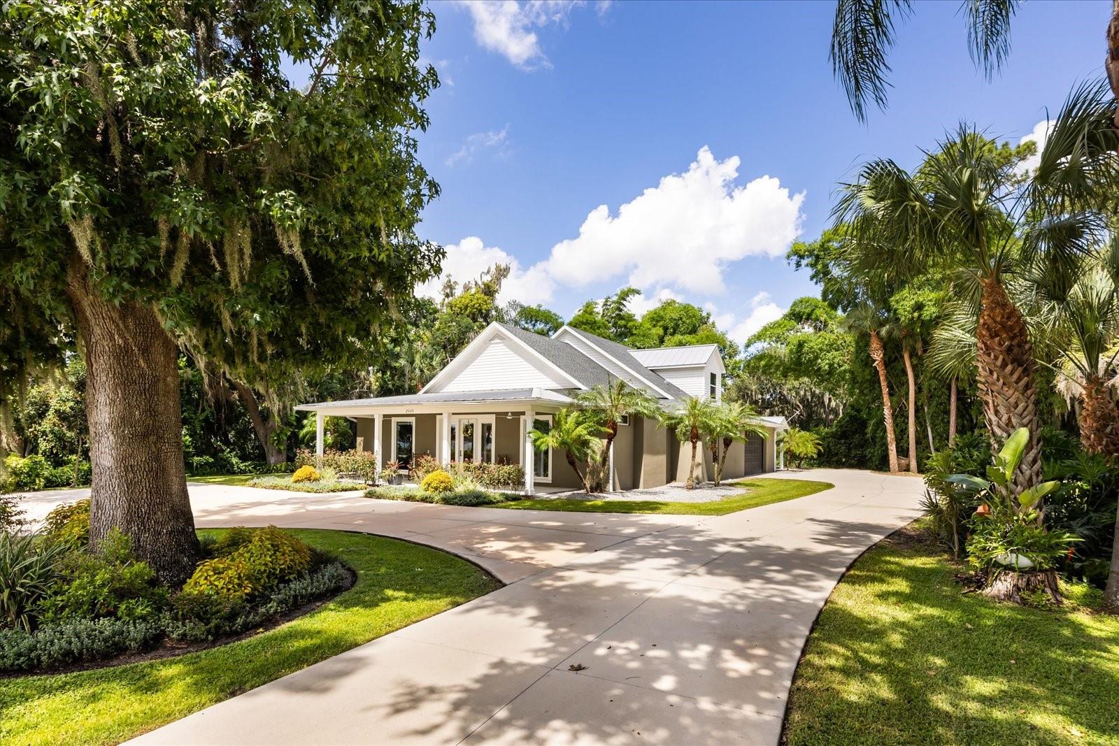 2945 LAKESHORE DRIVE