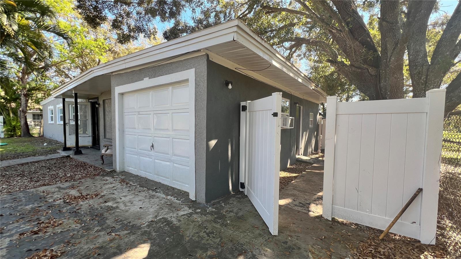 5200 BROSCHE ROAD