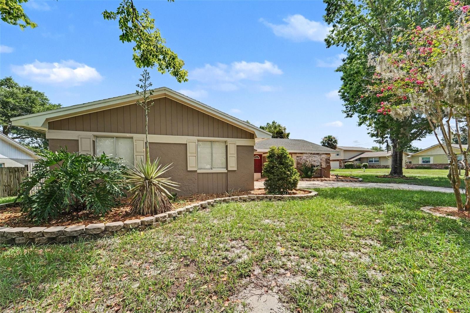930 OAK FOREST DRIVE
