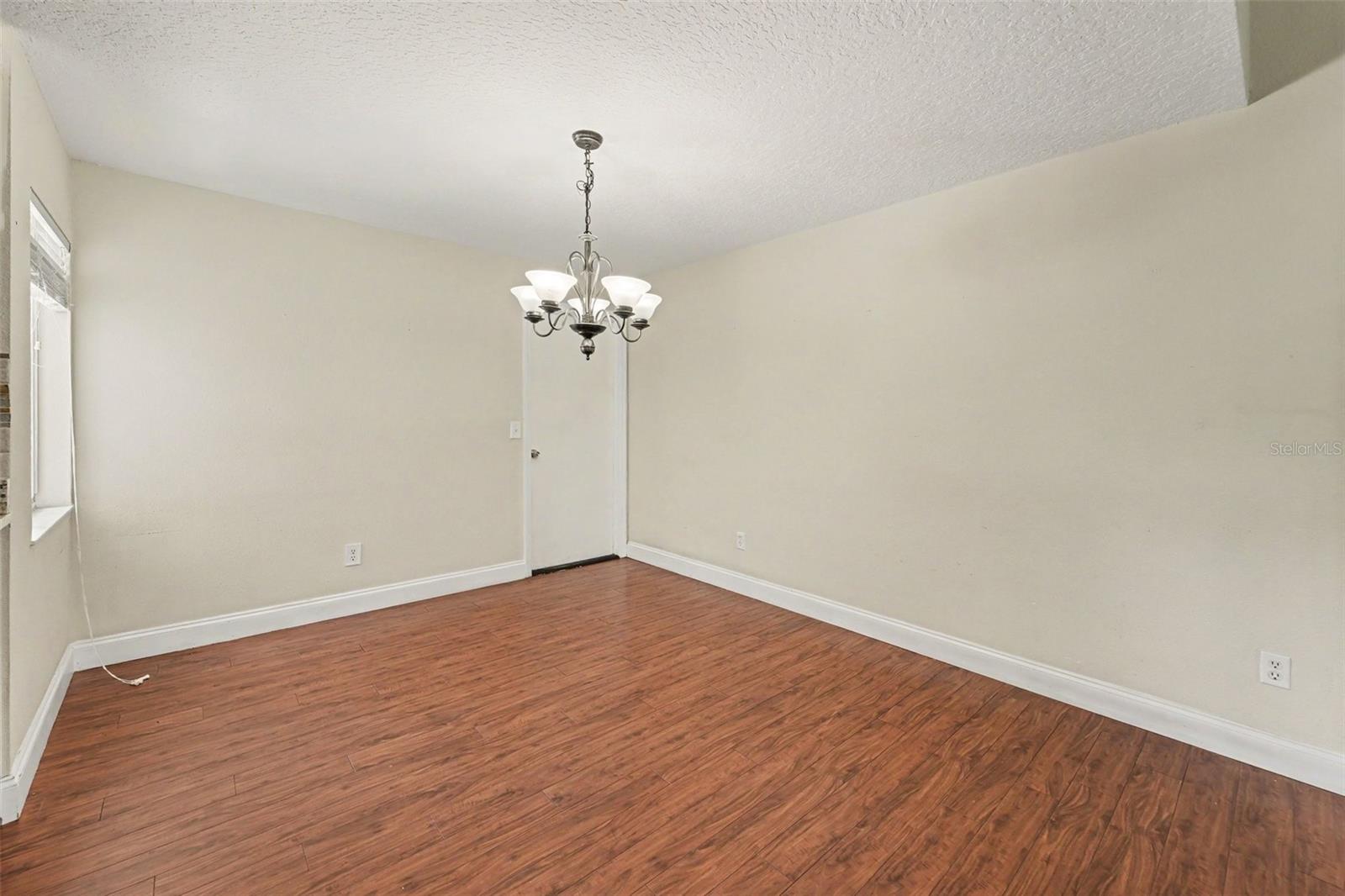 930 OAK FOREST DRIVE