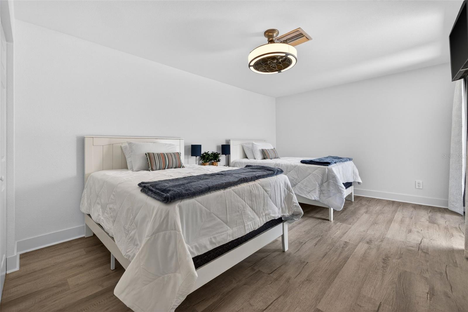 BOCA CIEGA POINT EAST - Residential