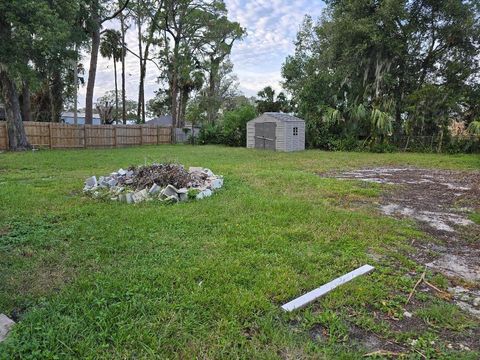 A home in DEBARY