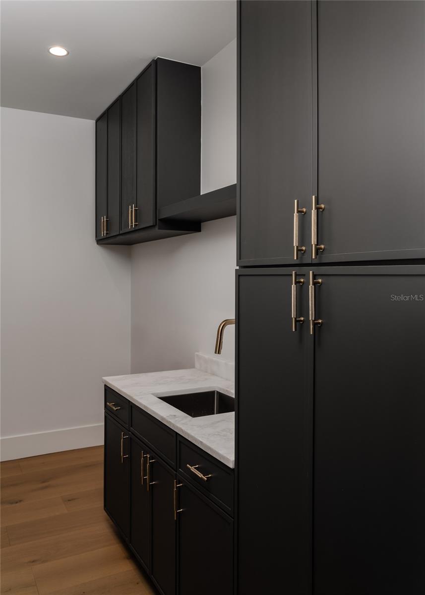 BEACH PARK - Residential Lease