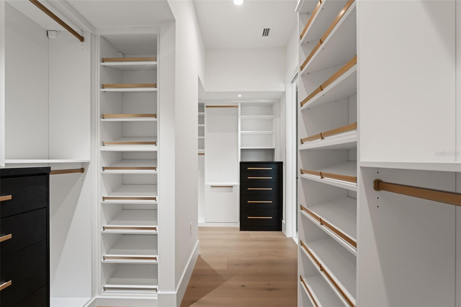 BEACH PARK - Residential Lease