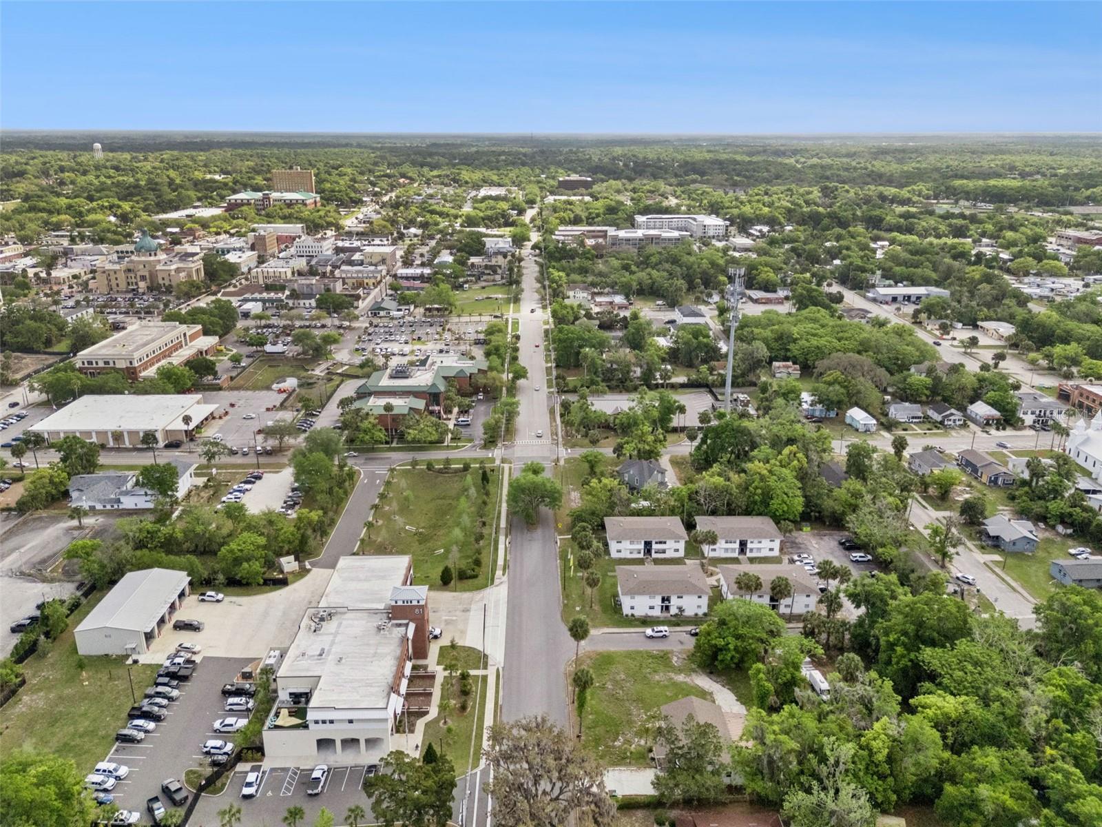 BALLARDS IN BLK 08 HOWRYS ADD DELAND - Residential