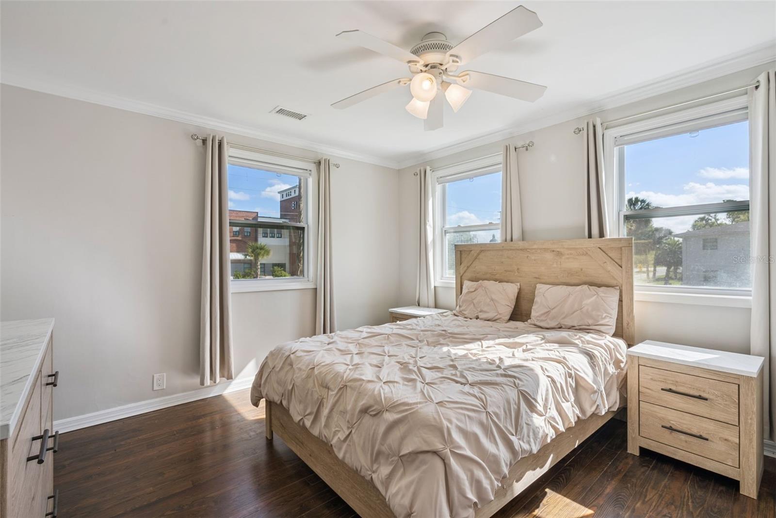 BALLARDS IN BLK 08 HOWRYS ADD DELAND - Residential