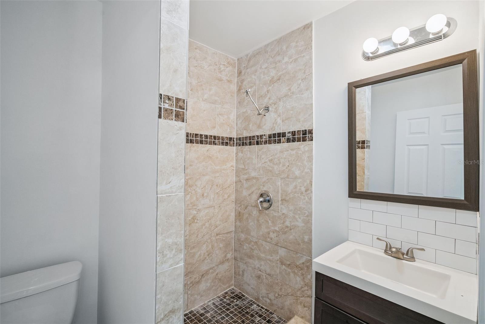 BALLARDS IN BLK 08 HOWRYS ADD DELAND - Residential