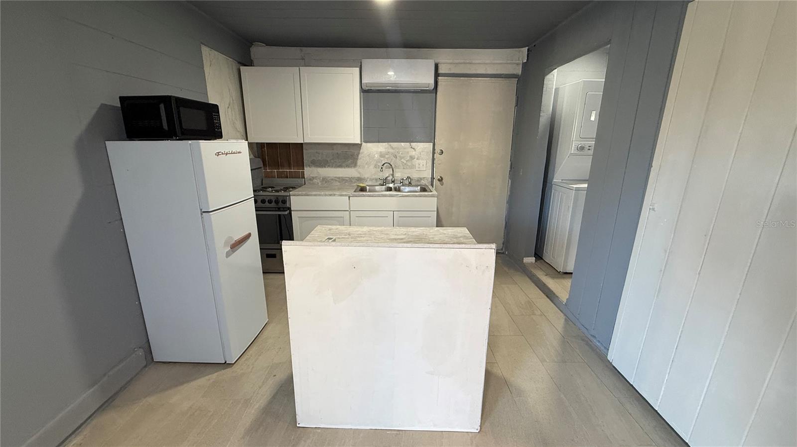 PARKWAY ESTATES - Residential Lease