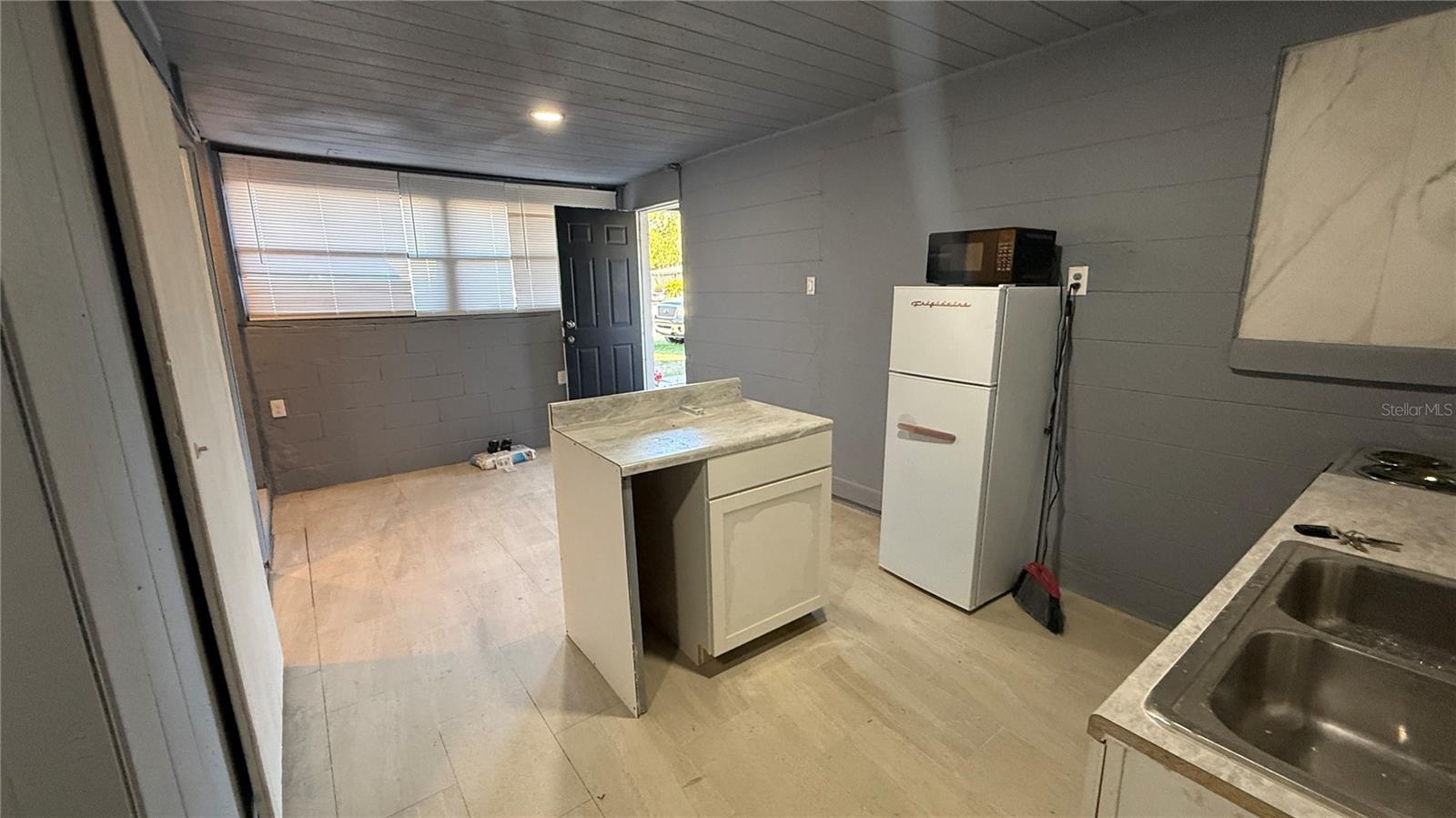 PARKWAY ESTATES - Residential Lease